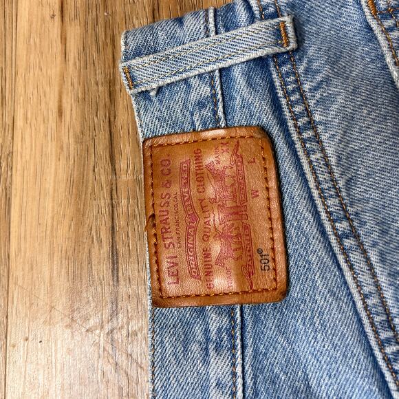 Levis Women's Blue Denim Jeans 501 Button Fly Distressed 25x26 - Picture 8 of 8